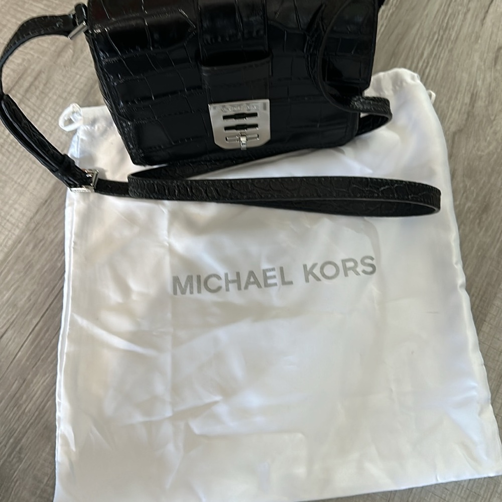 Michael Kors small embossed purse - Picture 4 of 5